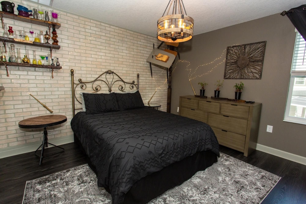 Magical Muggle Mansion Pool & Spa Sleeps 23 - photo 27