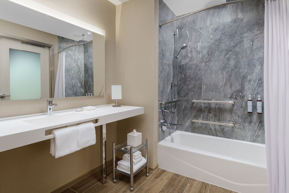 AC Hotel by Marriott Naples 5th Avenue - photo 30