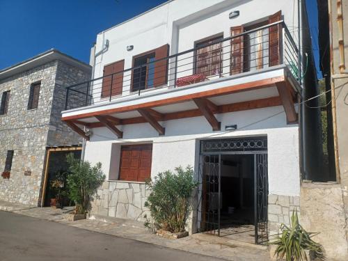 Sofia's House — 4-Star Luxury Hotel in None, Greece
