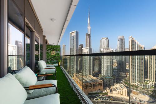 Luxury Apartments with Rooftop Pool in Paramount Hotel Midtown By Aurora — 4-Star Luxury Hotel in Dubai, United Arab Emirates