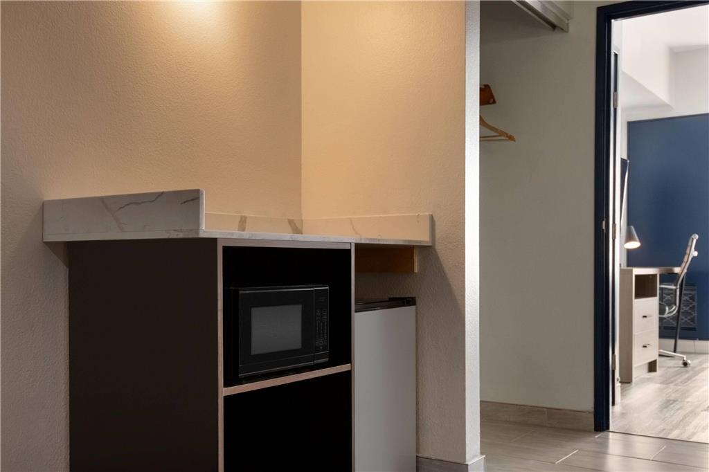 La Quinta Inn & Suites by Wyndham Montgomery - photo 39
