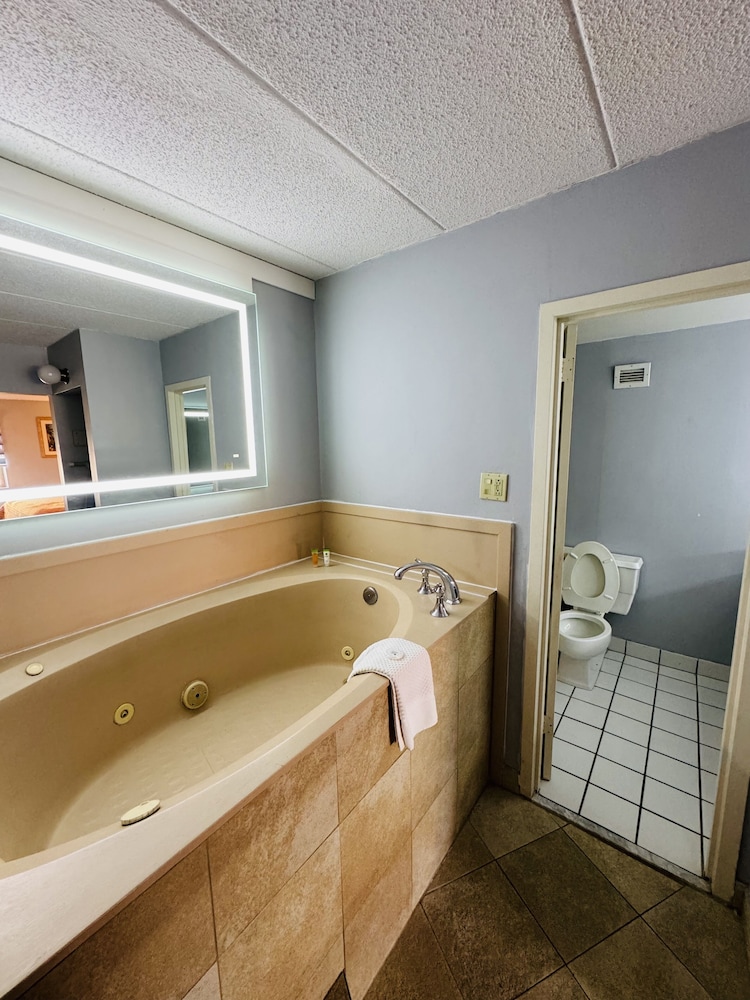Mystic River Hotel & Suites Near Casinos - photo 24
