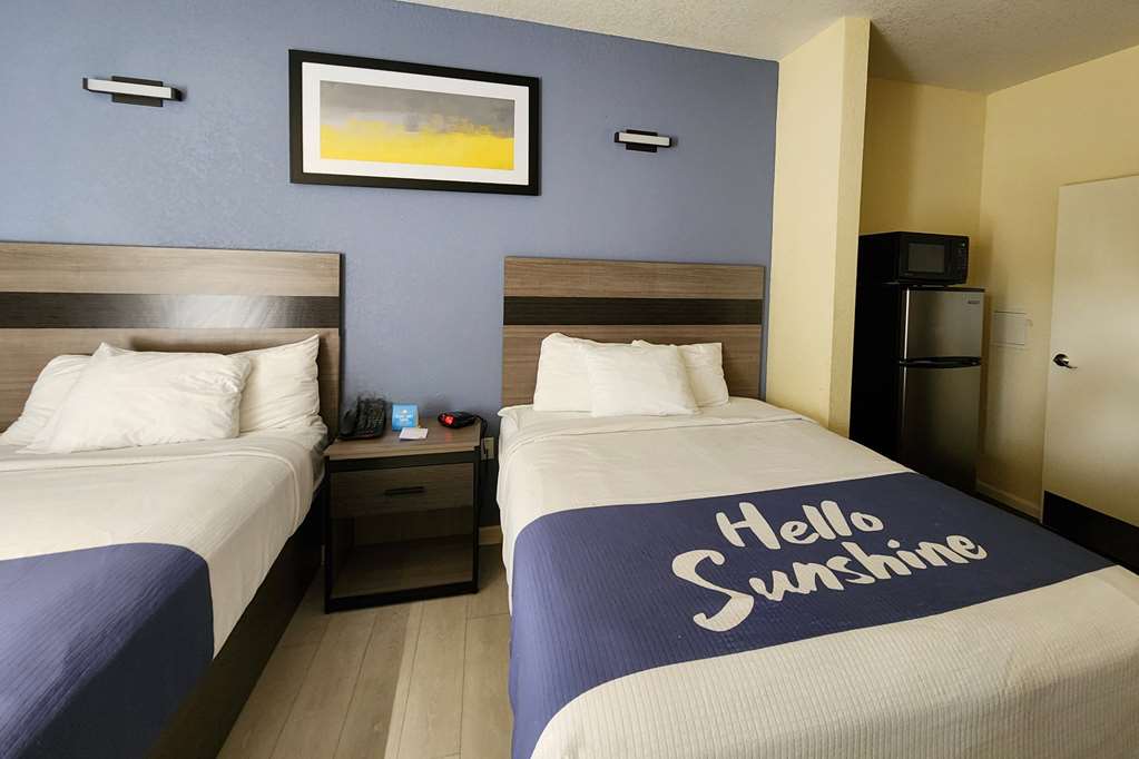 Days Inn by Wyndham Freeport - photo 22