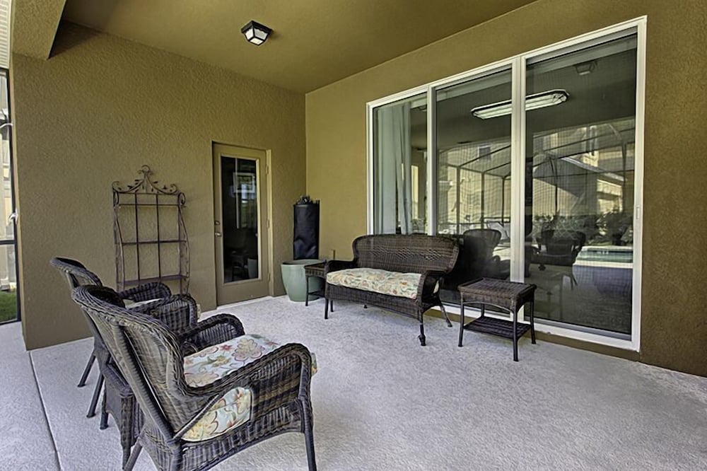 Bella Vida Resort by Home 2U - photo 116