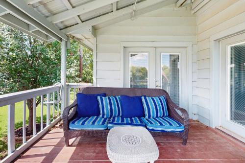 Crestwood Cove in Kingsland, United States