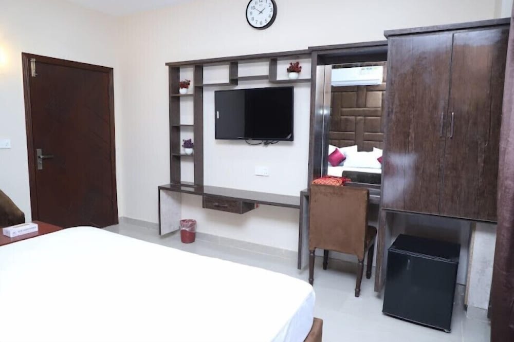 Hotel Luxury Express — Multan — photo 3