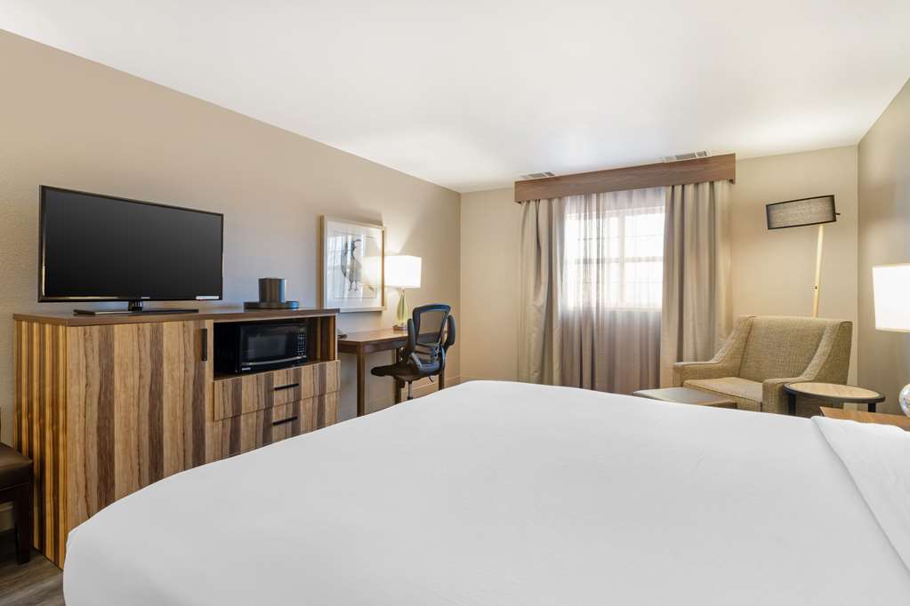 Best Western Cedar Inn & Suites - photo 21