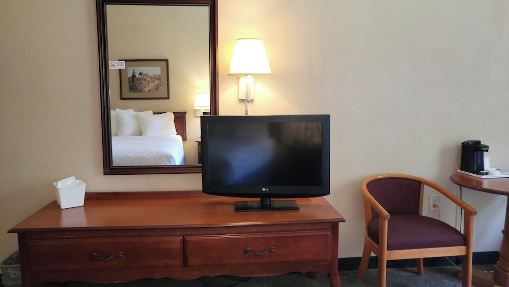 Magnuson Hotel West Liberty - photo 16