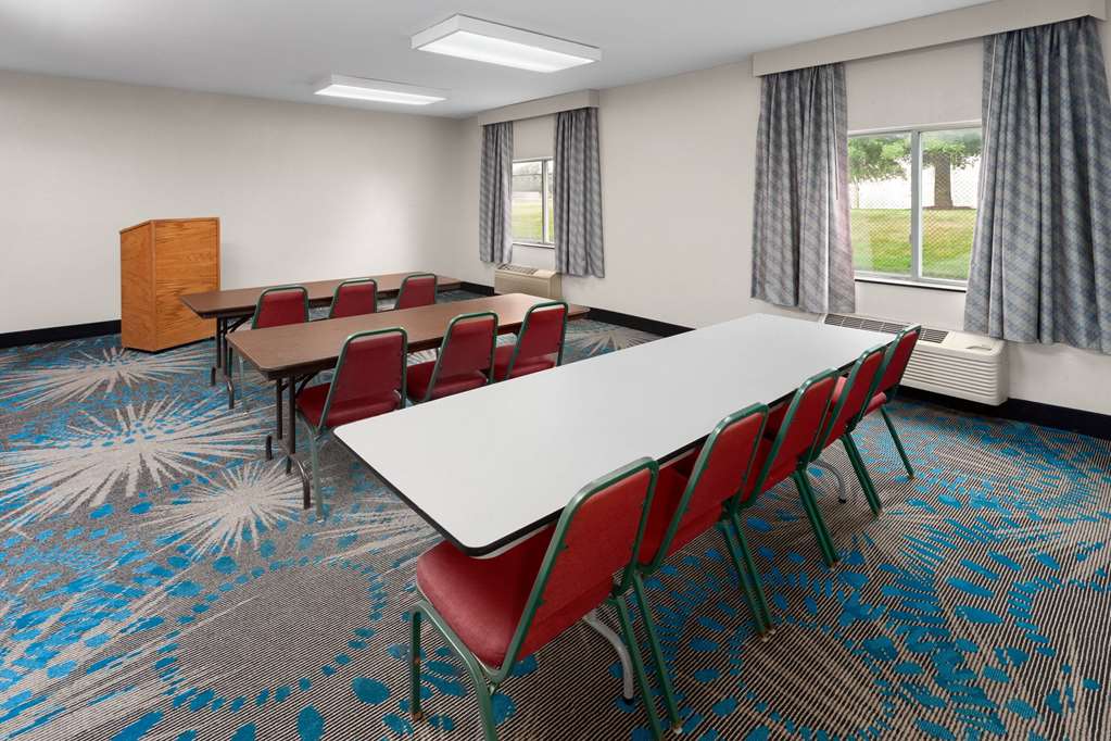 Days Inn & Suites by Wyndham Morris I 80 - photo 20