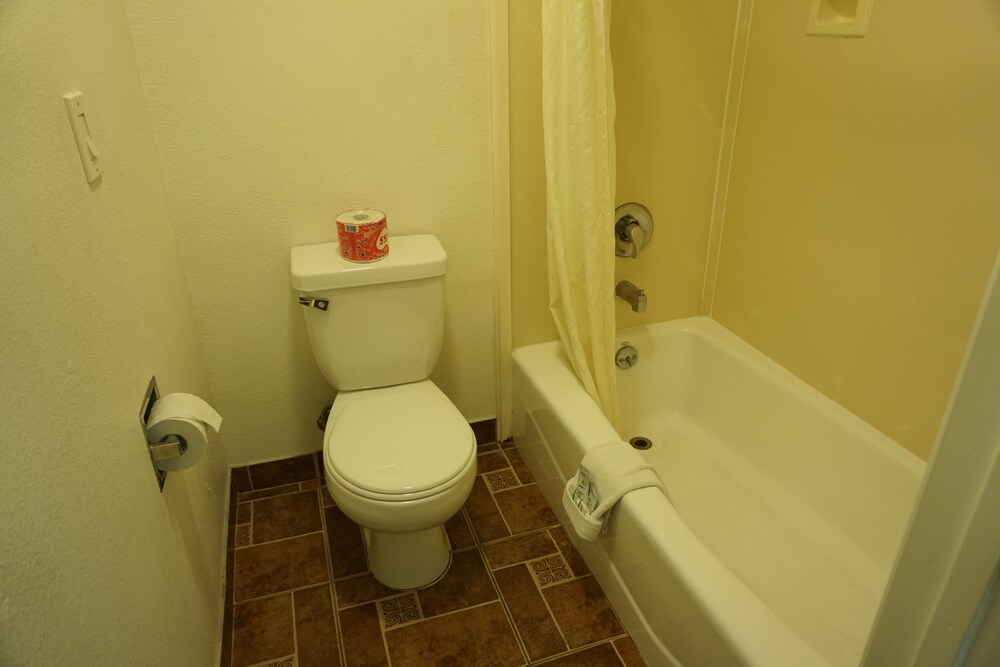 Hollywood Inn Express South - photo 28