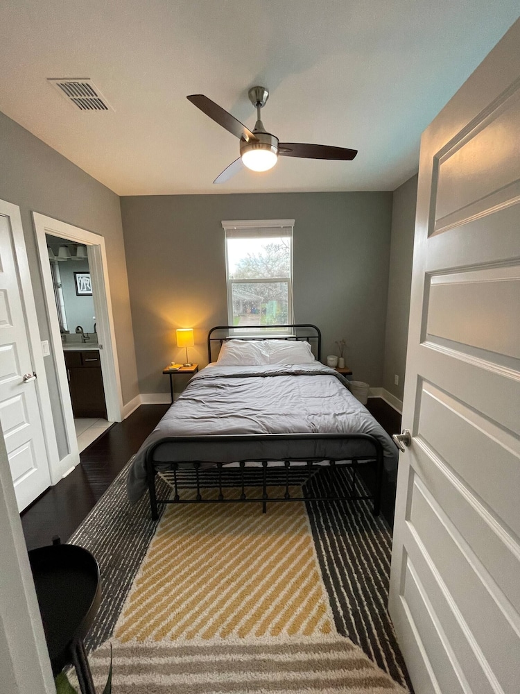 Modern Home In North central Austin - photo 4