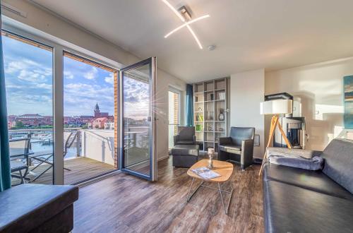 Hafenflair Apartment mit Balkon & Kamin in der Hafenresidenz — 4-Star Luxury Hotel in Waren, Germany