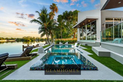 Waterfront Luxury Villa Glamhomes — 4-Star Luxury Hotel in Miami, United States