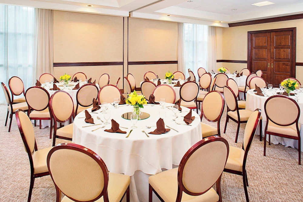 Sheraton Rockville Hotel - photo 13