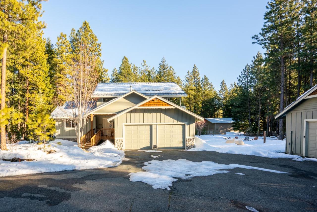 Cozy Pine Cabin Pool Access — 4-Star Luxury Hotel in Cle Elum, United States