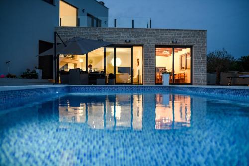 Villa EmMa — 4-Star Luxury Hotel in None, Croatia