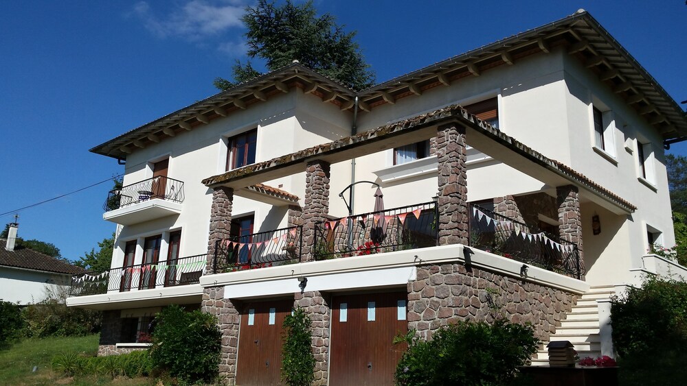 13 Bees - carbon neutral hotel in Confolens