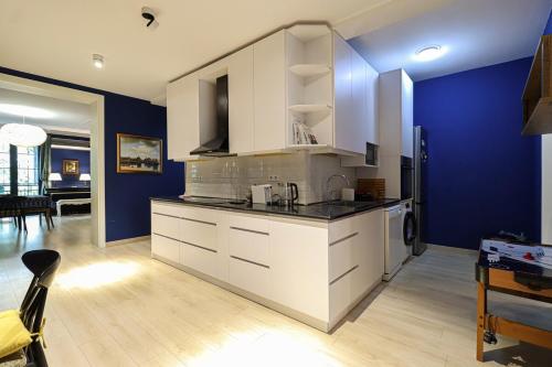 Stylish 2BR Apt in Vake Central Tbilisi By Wehost