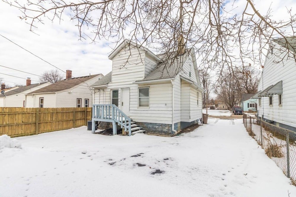 Automaniac Spot in the Heart of Pontiac 3 Beds 2 Baths - photo 33