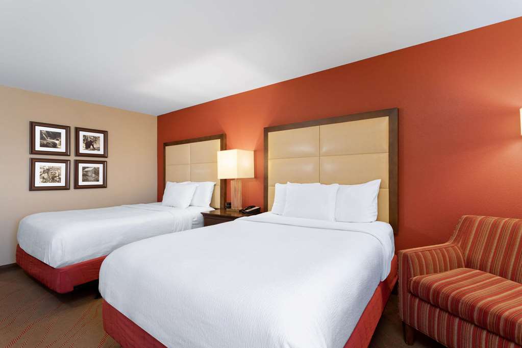 La Quinta Inn & Suites by Wyndham Pigeon Forge - photo 11