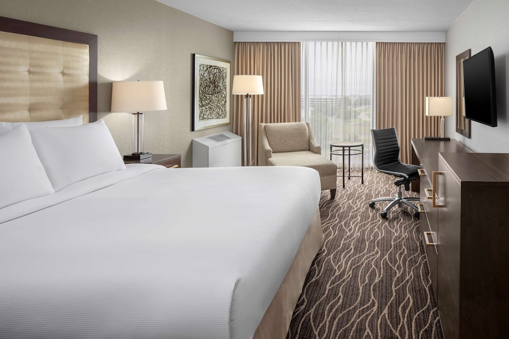 Hilton Kansas City Airport - photo 16