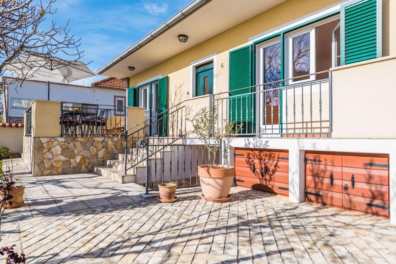 Holiday House Lavanda — 4-Star Luxury Hotel in Vrsi, Croatia