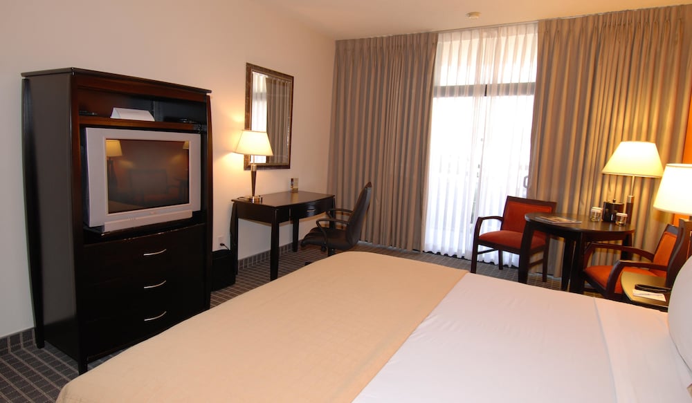 Oakland Airport Executive Hotel - photo 14
