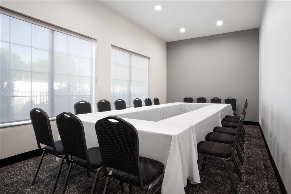 La Quinta Inn & Suites by Wyndham Muskogee - photo 26