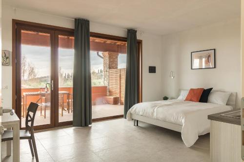 Agriturismo I Sentieri Del Vino Lago Lucone — 4-Star Luxury Hotel in Polpenazze Del Garda, Italy