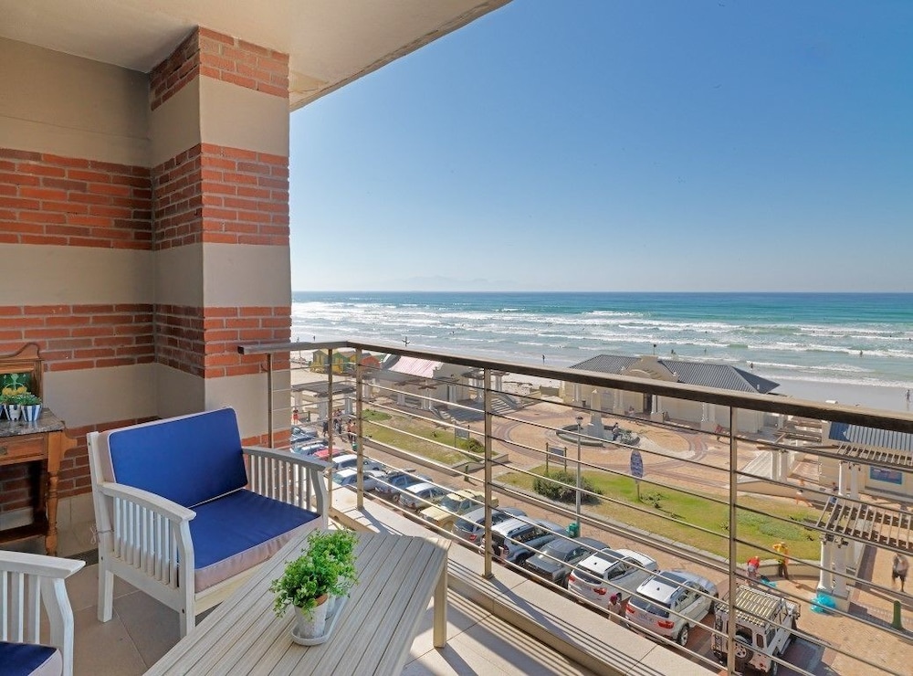 Surferscorner Self Catering Apartments — 4-Star Luxury Hotel in Cape Town, South Africa