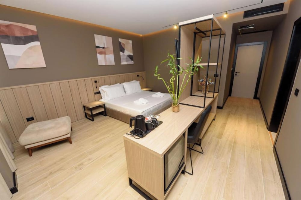 Perla Del Sol - carbon neutral hotel in Vlore