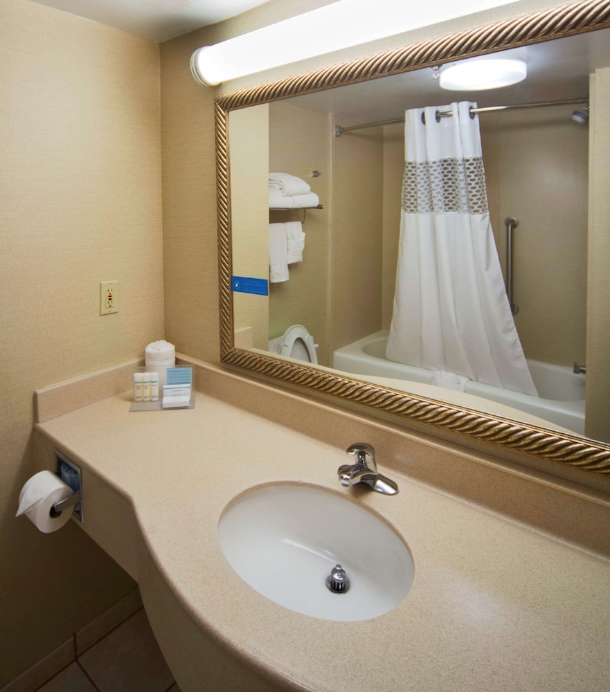 Hampton Inn & Suites Valdosta Conference Center - photo 57
