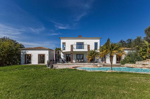 Casa Corsino By Algarve Golden Properties — 4-Star Luxury Hotel in Marmelete, Portugal