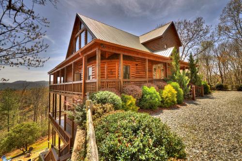 Blue Jay Cabin Mountain Tops Community — 4-Star Luxury Hotel in Blue Ridge, United States