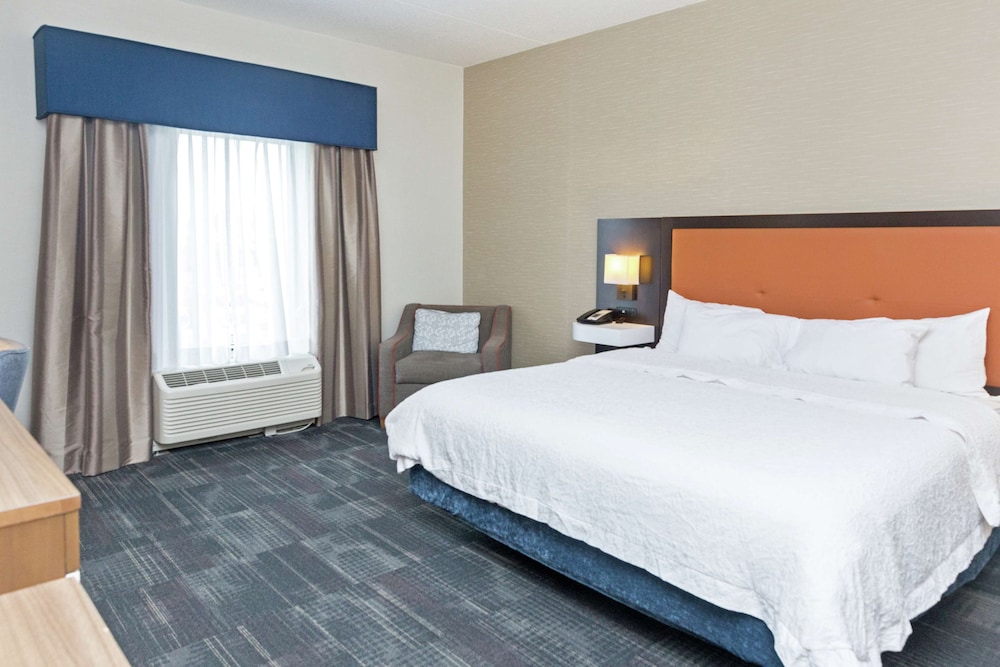 Hampton Inn & Suites Morgantown University Town Centre - photo 12