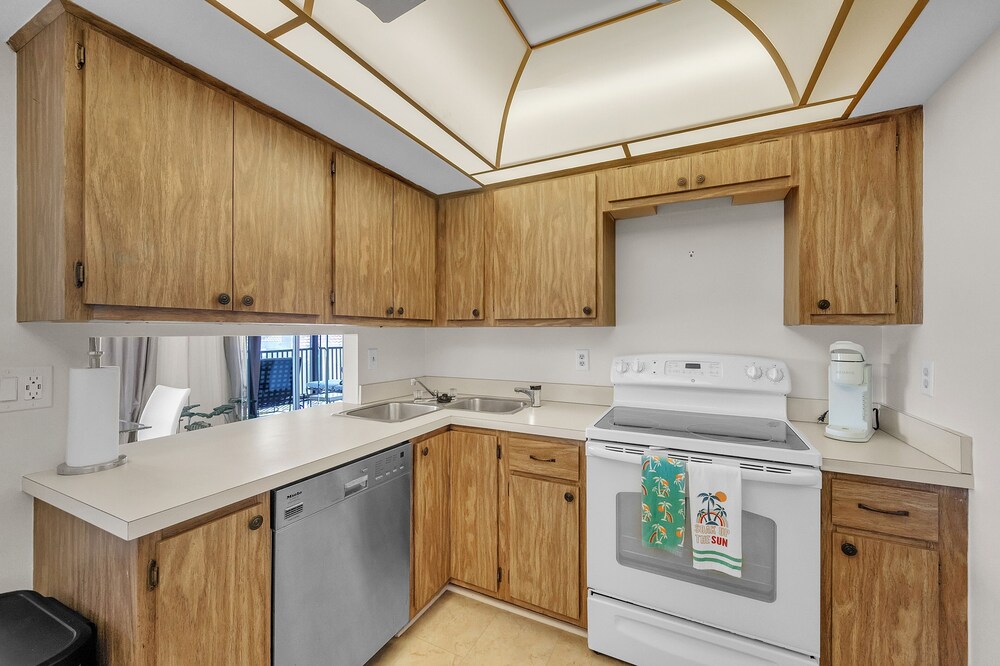 Gulf view Condo With Resort style Amenities 2 Bedroom Condo - photo 10