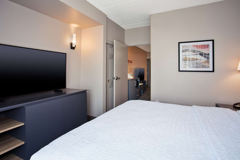 Hampton Inn & Suites Newark Airport Elizabeth - photo 13