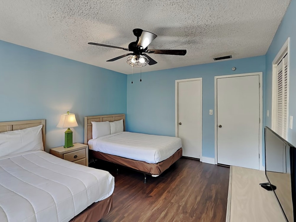 Edgewater Beach & Golf Resort II by Resort Collection - photo 25