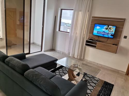Studio de luxe chez FOUR IN ONE Résidence — 4-Star Luxury Hotel in Limbe, Cameroon