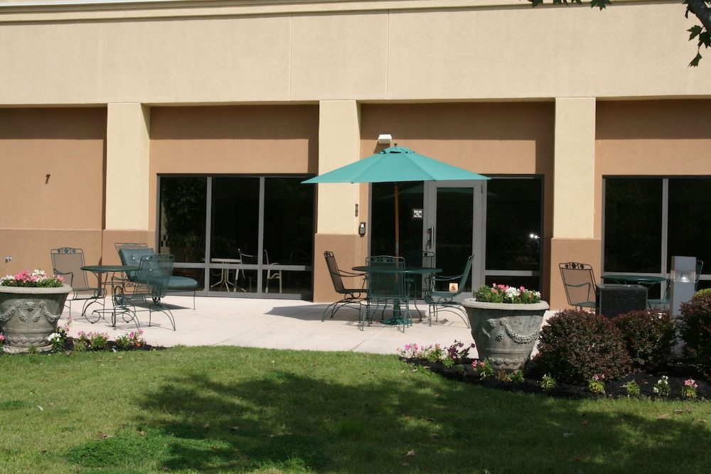 Hampton Inn Olive Branch - photo 42
