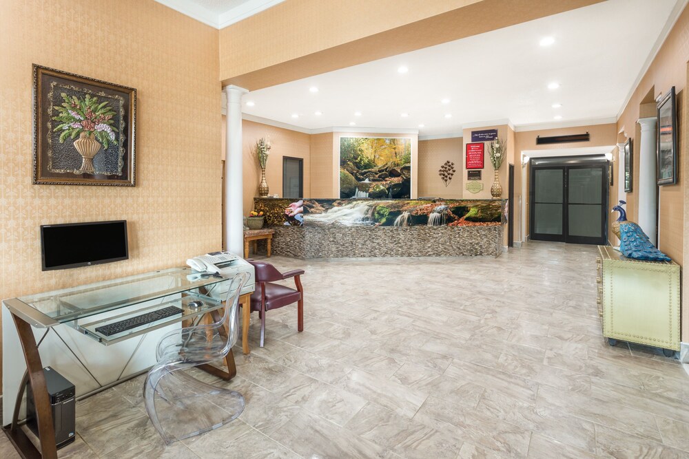 Ramada by Wyndham Asheville Southeast - photo 44