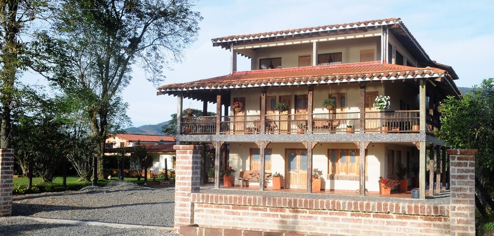 Finca Hotel Villa Laura — hotel in Urrao
