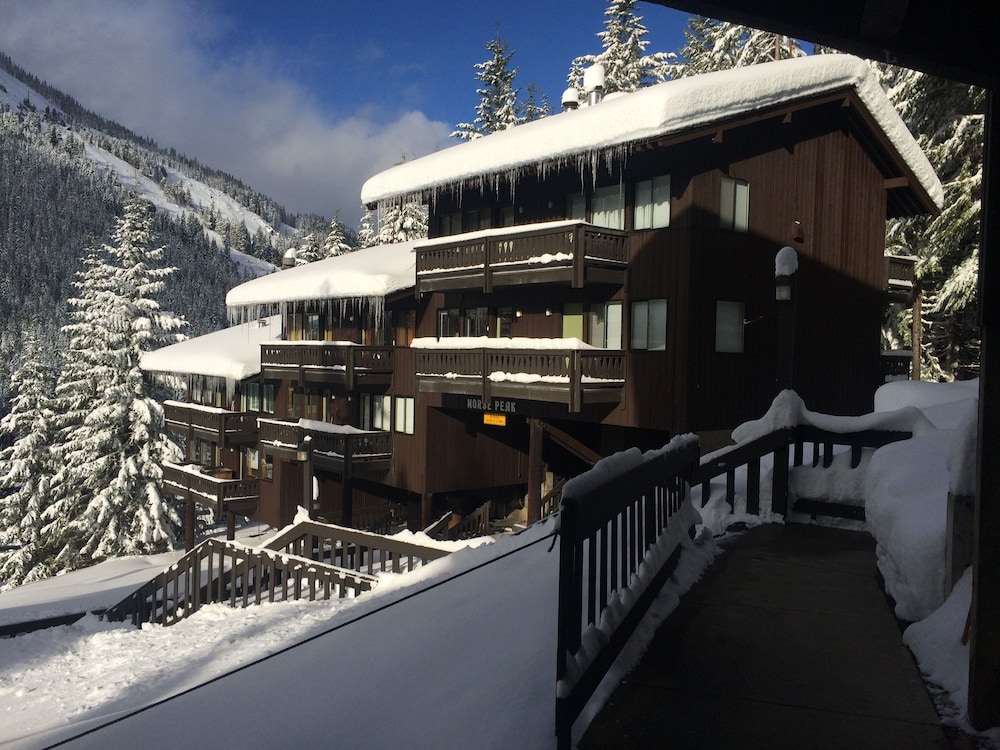 Crystal Chalets Condominiums at Crystal Mountain Ski Resort — hotel in Enumclaw