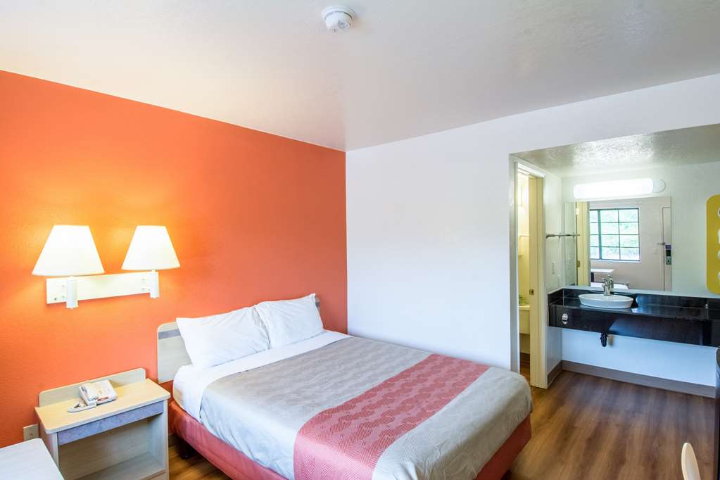 Motel 6 Redding CA North - photo 12