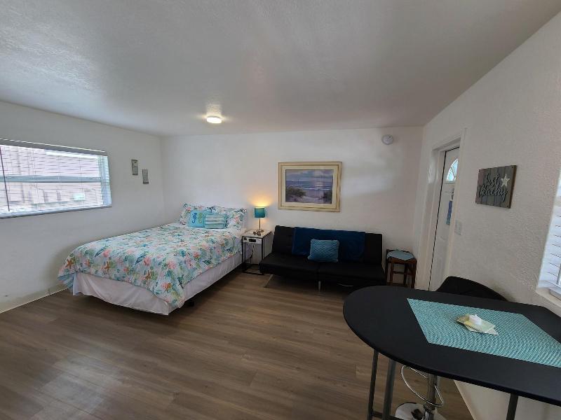 Sun Island Motel - photo 26