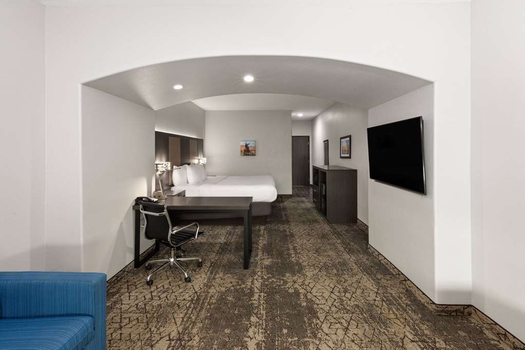 La Quinta Inn & Suites by Wyndham McAlester - photo 23