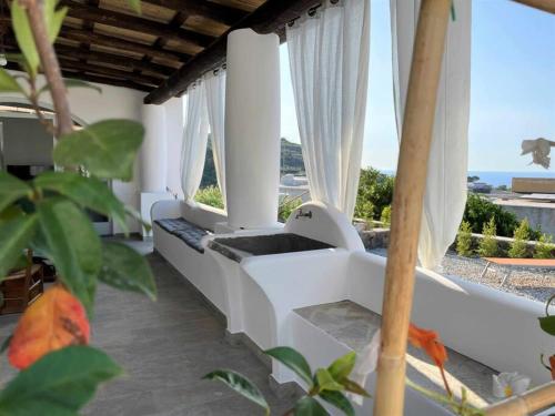 Casa Rina in centro a Malfa — 4-Star Luxury Hotel in Malfa, Italy