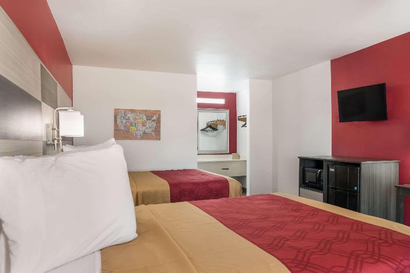 Econo Lodge - photo 55