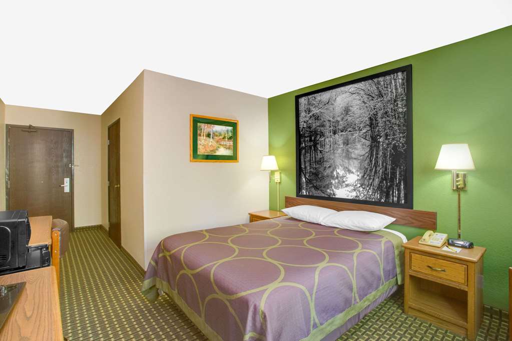 Super 8 by Wyndham Radford VA - photo 15