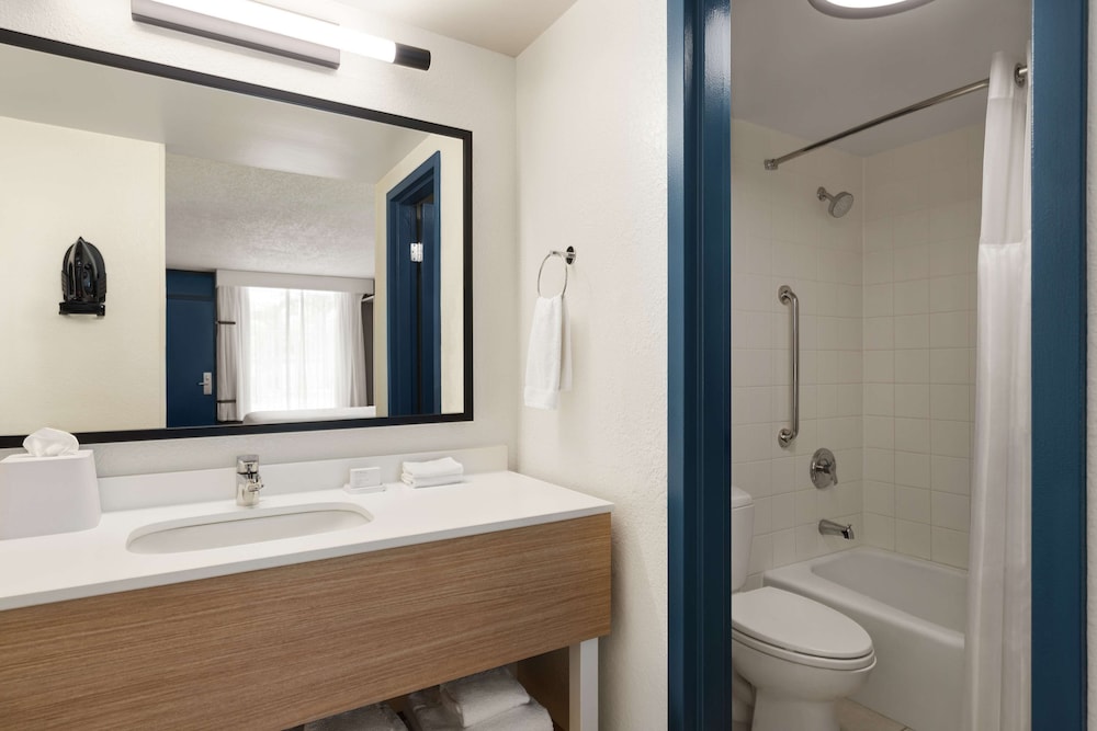 Spark by Hilton Sarasota Siesta Key Gateway - photo 8